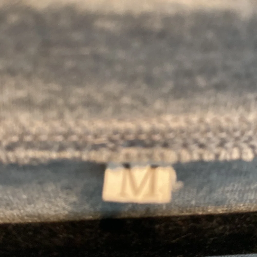 Soft gray tshirt with front pocket - Picture 2 of 4